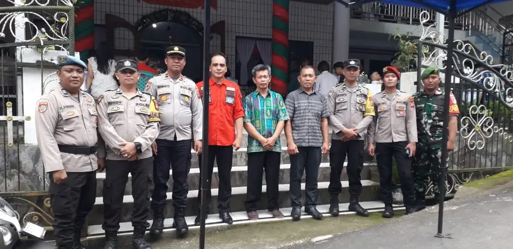 Kehadiran Polisi Jadi Penjaga Damai, Ibadah Natal di Lembean Timur Berlangsung Khidmat
